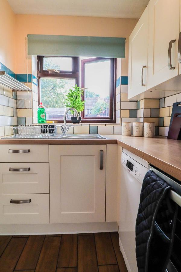 Spacious 1 Bed Flat-Free Parking Hillingdon Exteriér fotografie